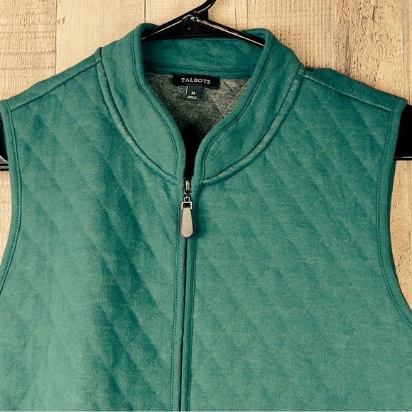 Talbots Size Medium Lightly Quilted Zippered Front Vest w/Zippered Pocke… - Picture 3 of 8